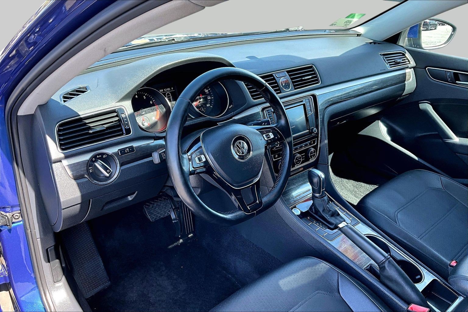 Used 2017 Volkswagen Passat 1.8T SE w/ SE Lighting Package FWD image 12