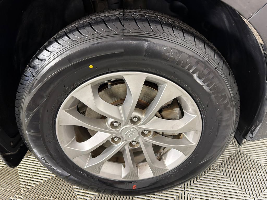 Used 2019 Hyundai Santa Fe SE FWD image 12