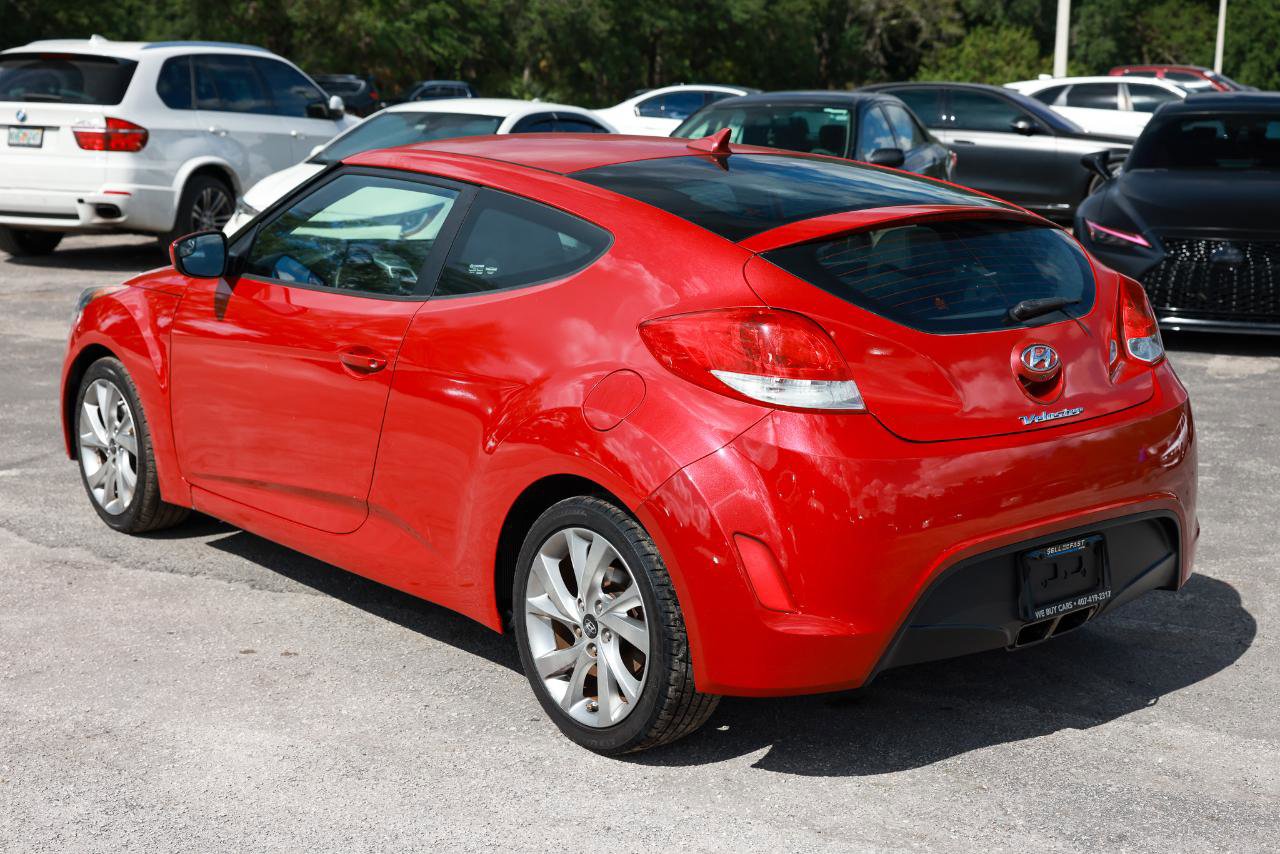 Used 2016 Hyundai Veloster FWD image 5