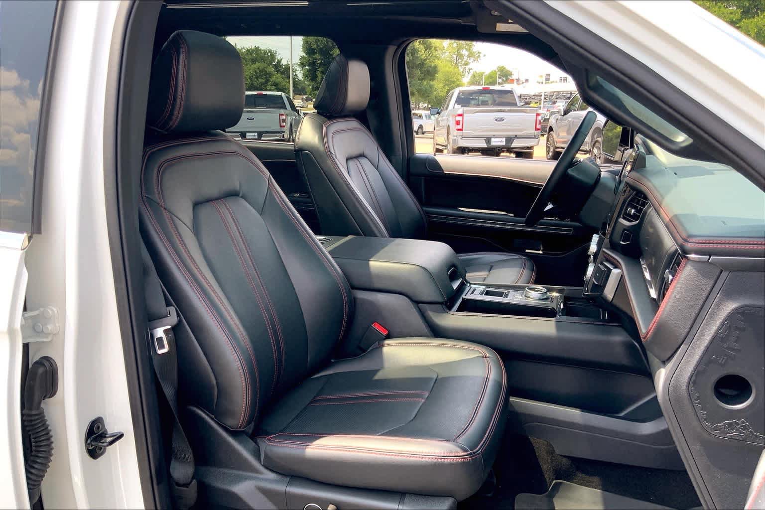 Used 2022 Ford Expedition Limited RWD image 9