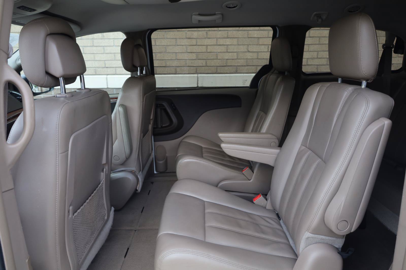 Used 2014 Chrysler Town & Country Touring FWD image 18