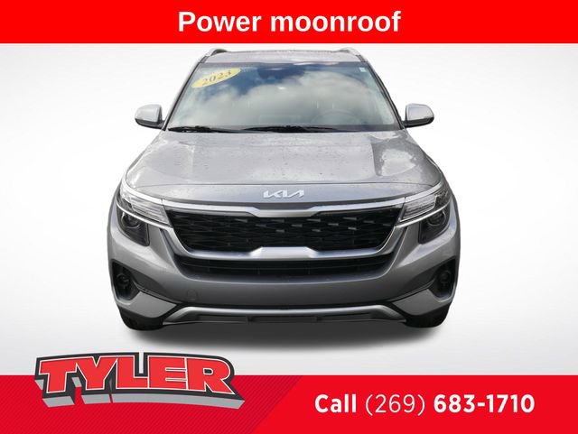 Used 2023 Kia Seltos EX image 2