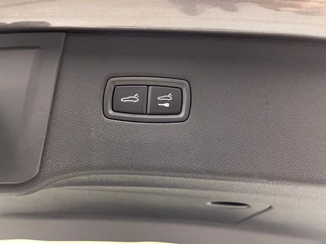Used 2025 Porsche Cayenne image 8