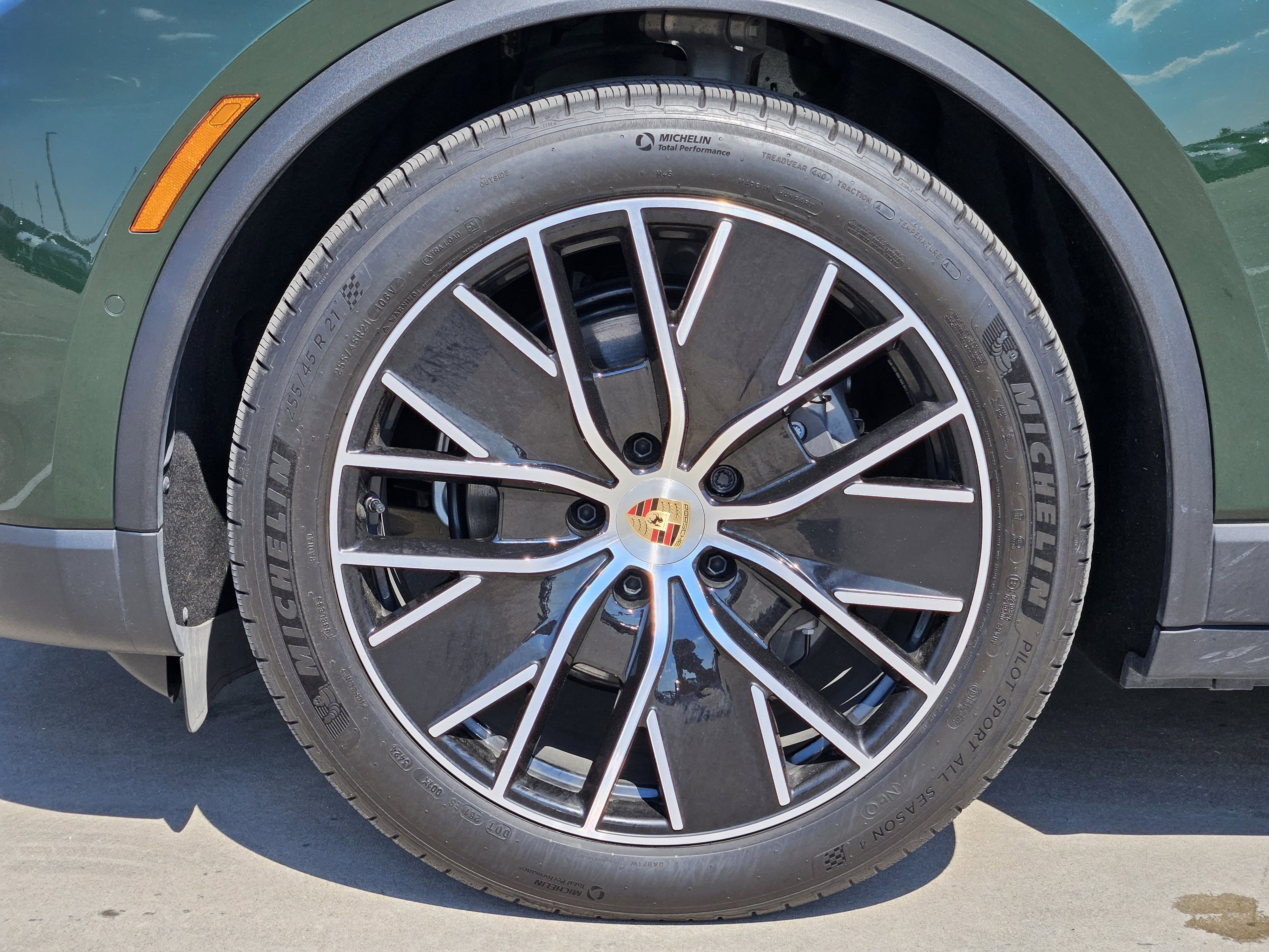 Certified 2025 Porsche Macan 4 Electric image 14