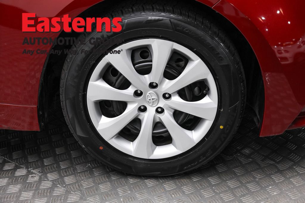 Used 2025 Toyota Corolla LE image 31