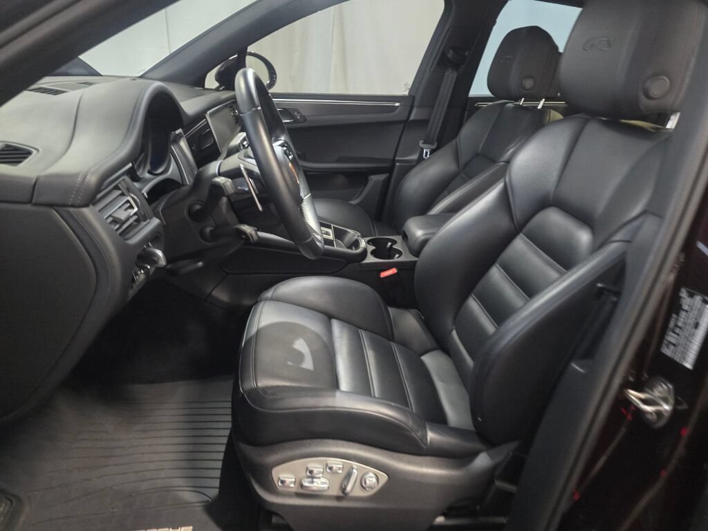 Certified 2024 Porsche Macan GTS AWD/4WD image 13