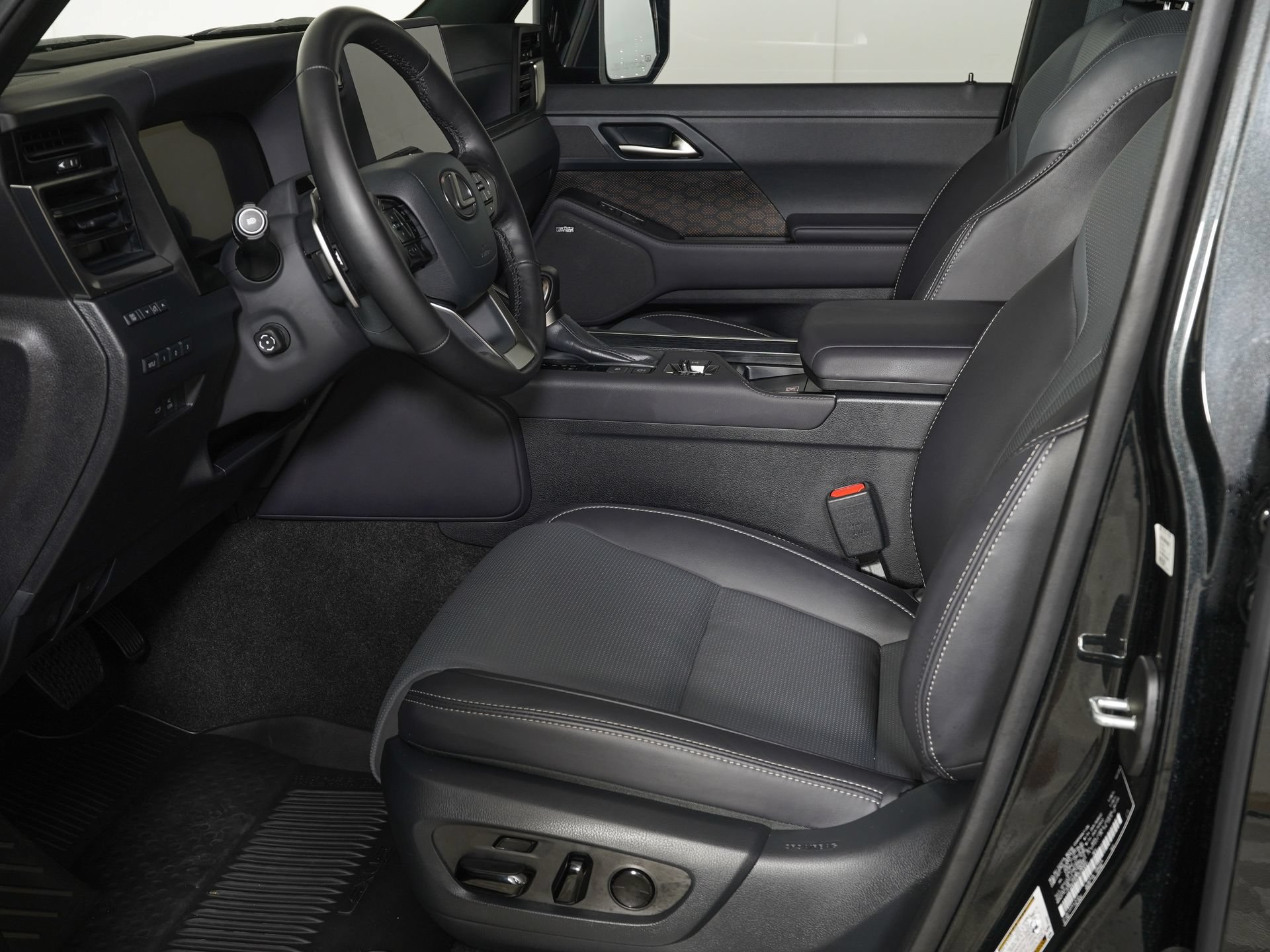 Used 2024 Lexus GX 550 w/ Accessory Package (Z1) AWD/4WD image 14