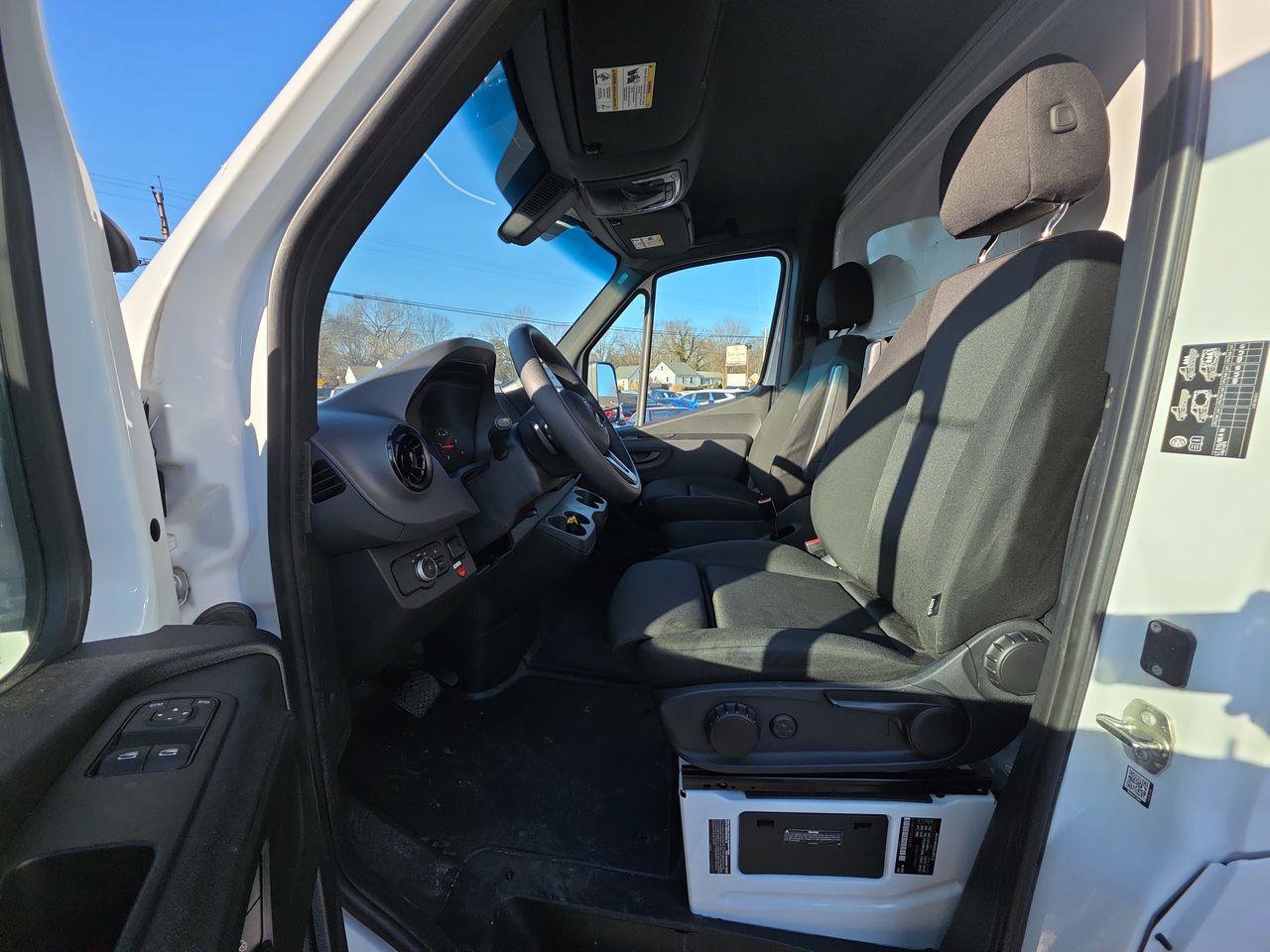 Used 2023 Mercedes-Benz Sprinter 4500 image 3