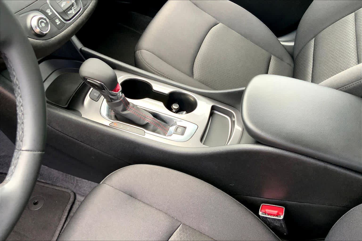 Used 2025 Chevrolet Malibu RS FWD image 17