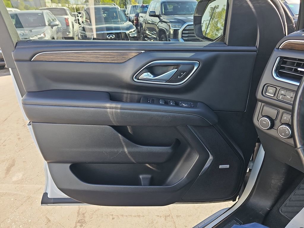 Used 2022 Chevrolet Suburban Premier RWD image 33