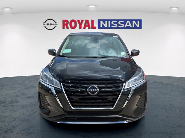 Used 2025 Nissan Kicks Play S image 2