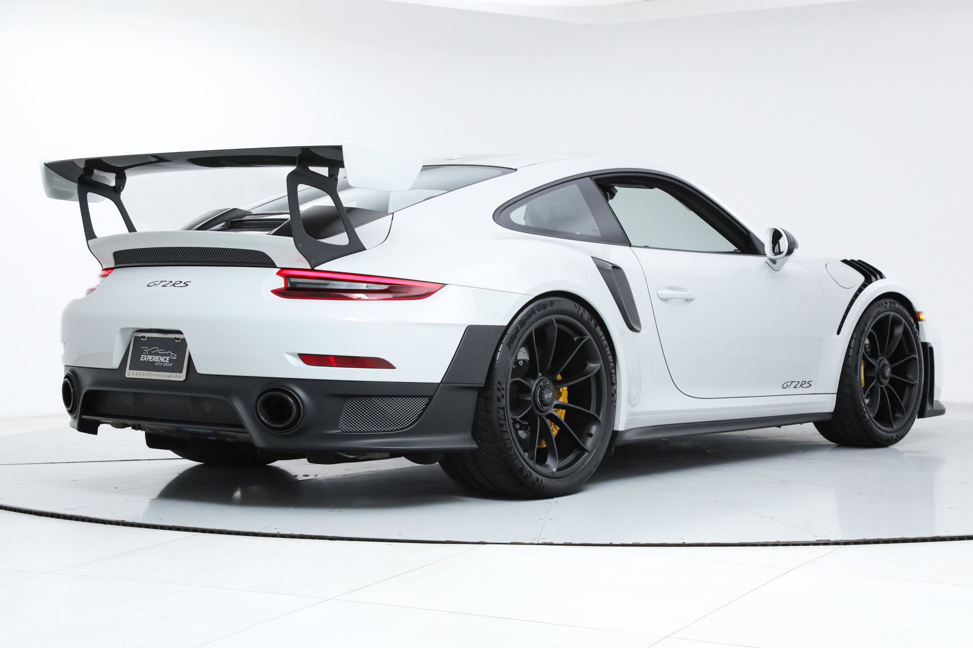 Used 2018 Porsche 911 GT2 RS image 3