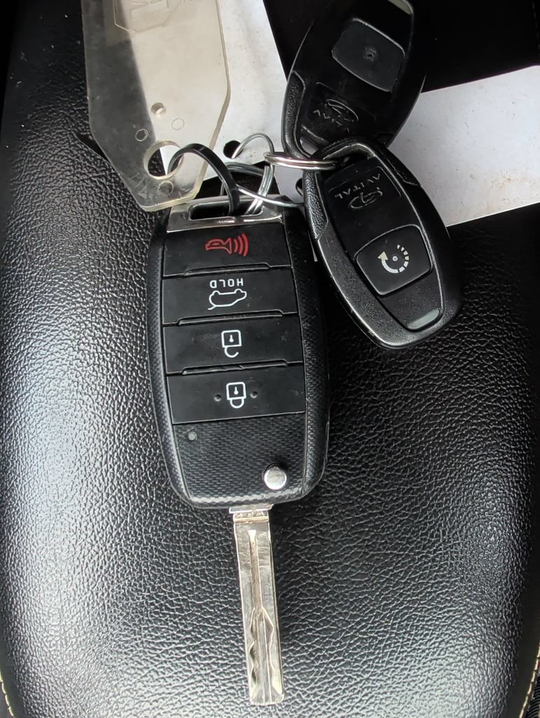 Used 2016 Kia Soul + FWD image 18