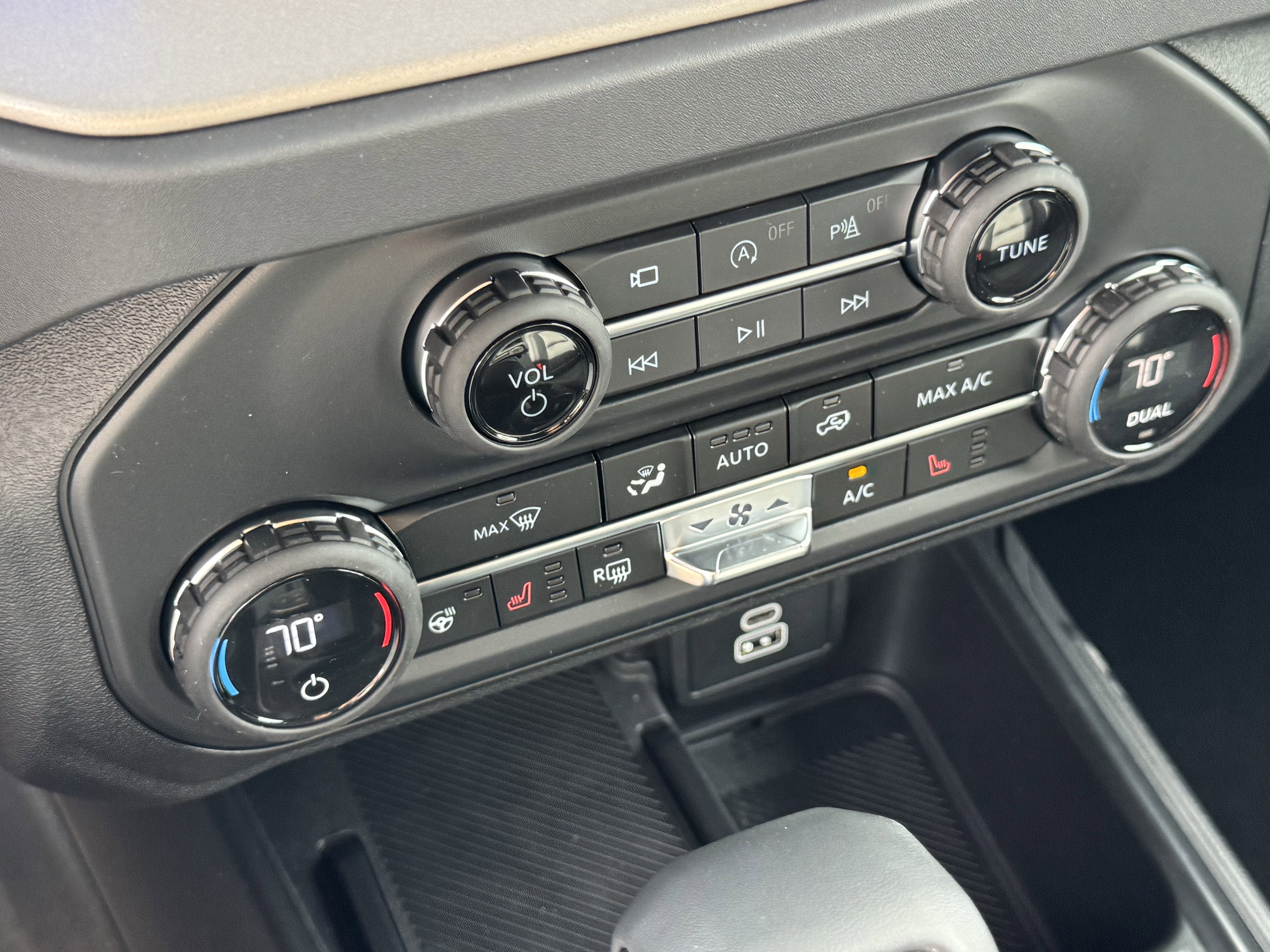 New 2026 Ford Bronco Outer Banks AWD/4WD image 19