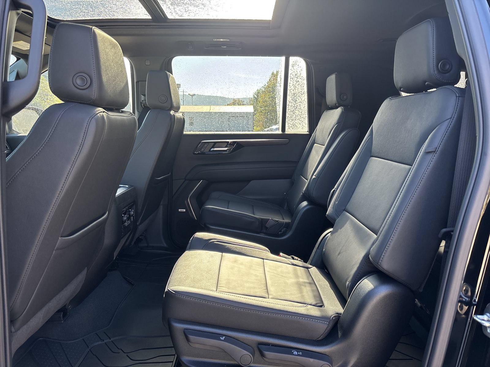 New 2026 Chevrolet Suburban Z71 w/ Comfort Package AWD/4WD image 25