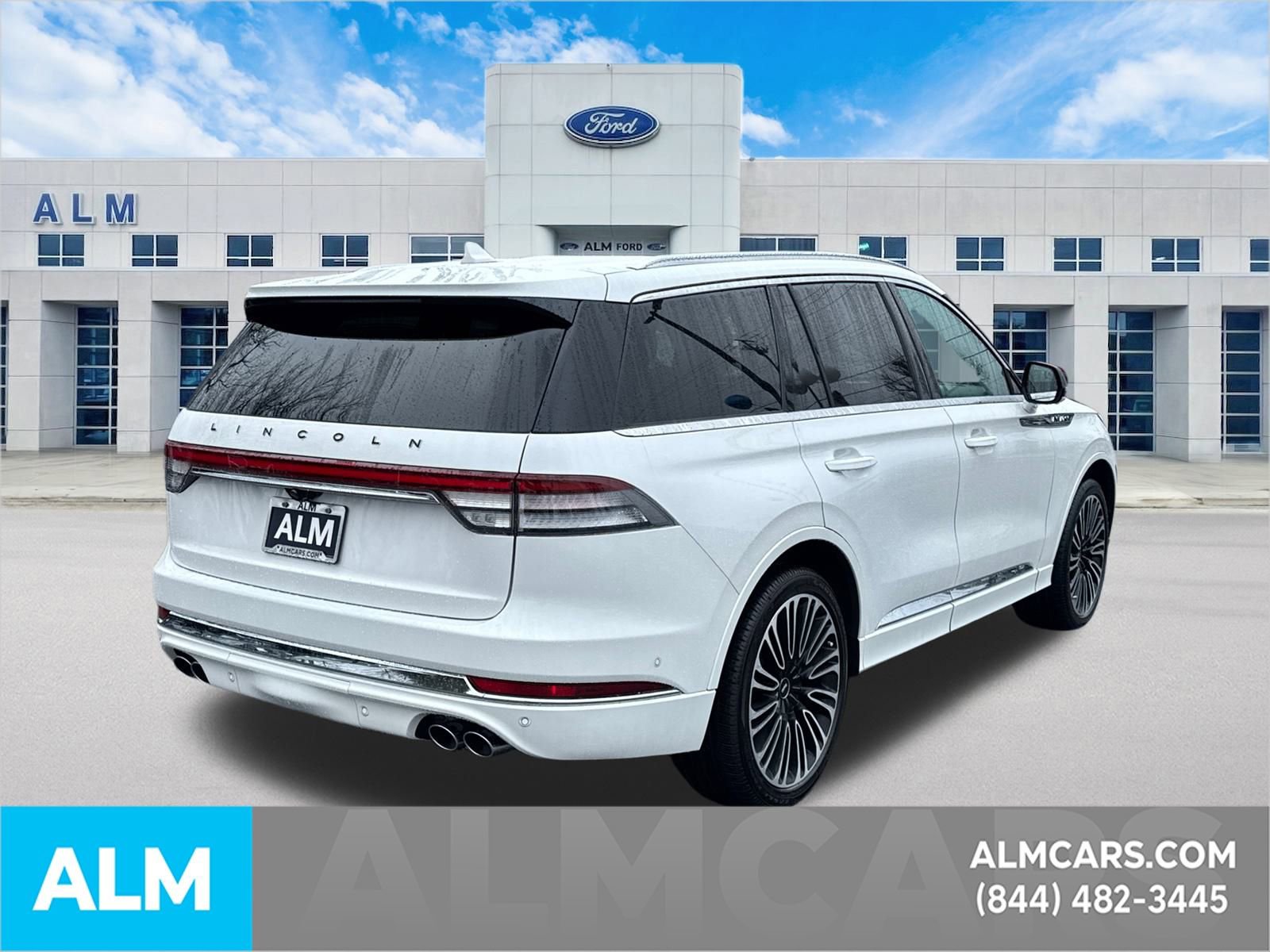 Used 2023 Lincoln Aviator Black Label w/ Class IV Trailer Tow Package image 5