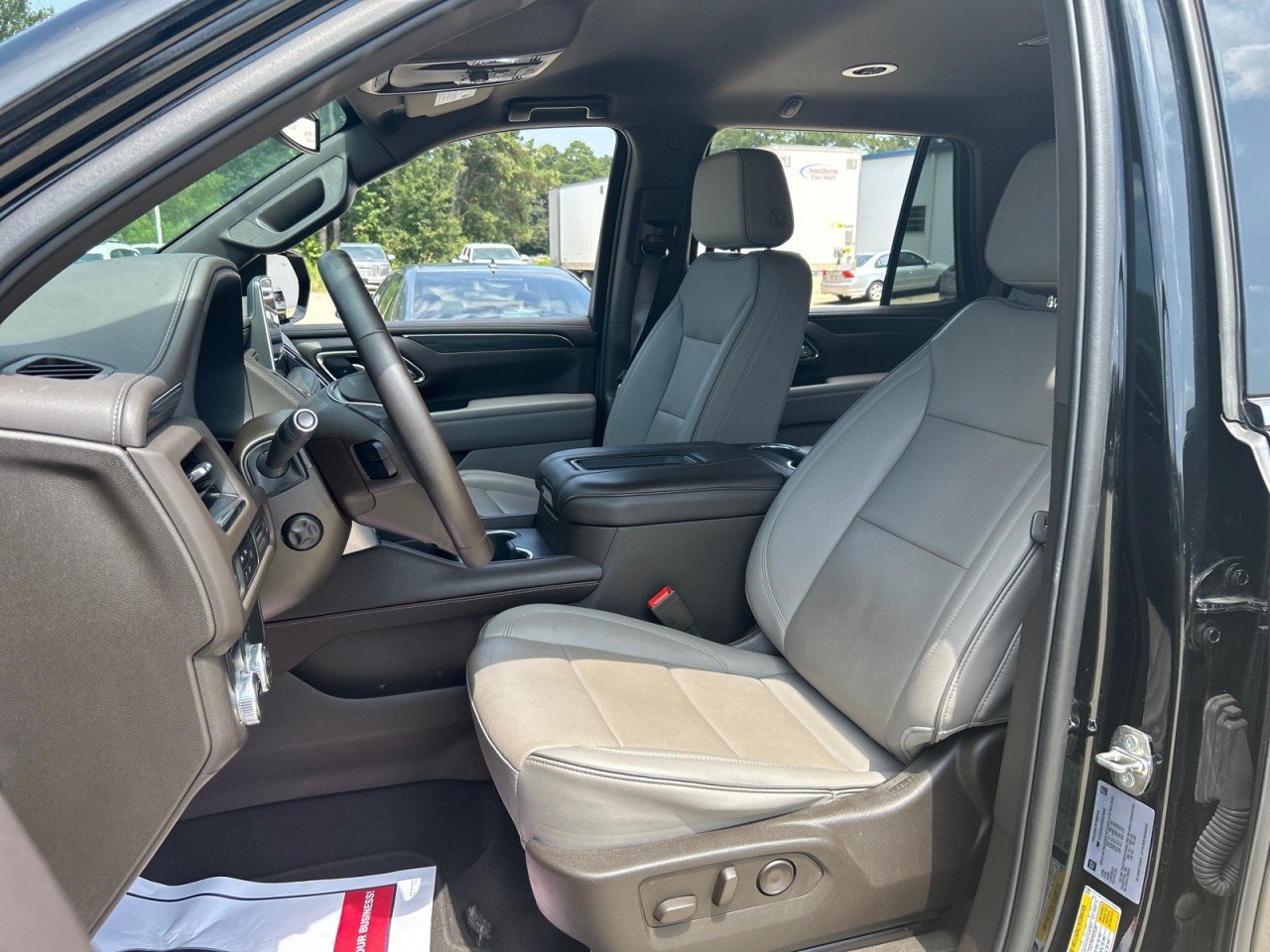 Used 2024 GMC Yukon SLT w/ SLT Luxury Package RWD image 16