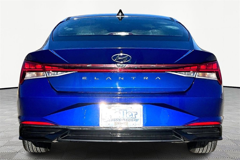 Used 2022 Hyundai Elantra SEL w/ Convenience + Premium Package image 4