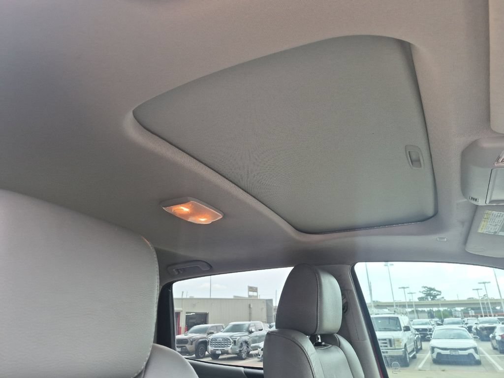 Used 2020 Toyota Tundra Limited w/ Limited Premium Package RWD image 16