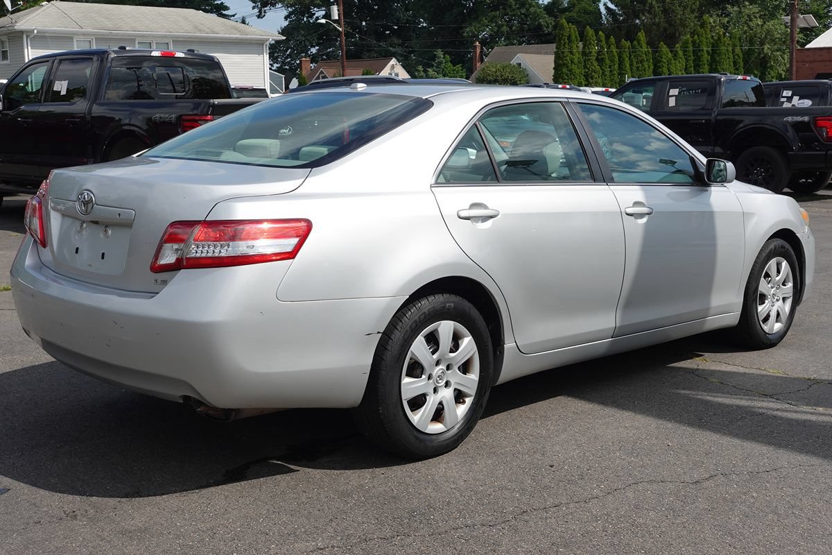 Used 2011 Toyota Camry LE FWD image 3