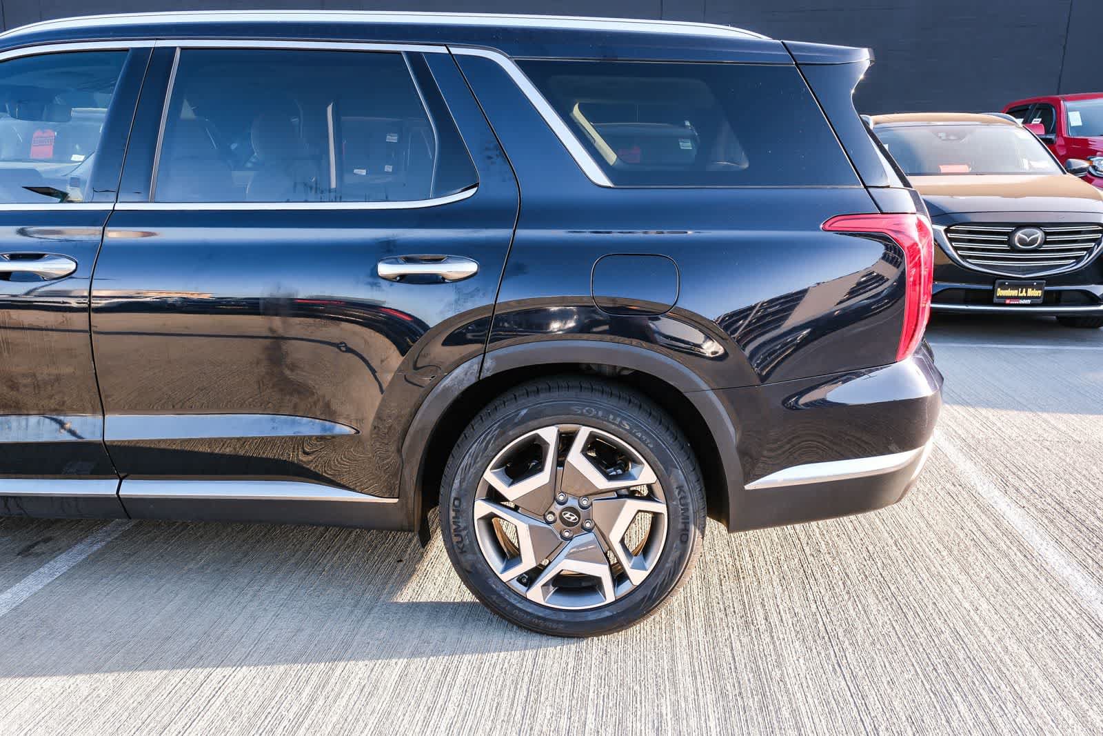 Used 2023 Hyundai Palisade Limited FWD image 8