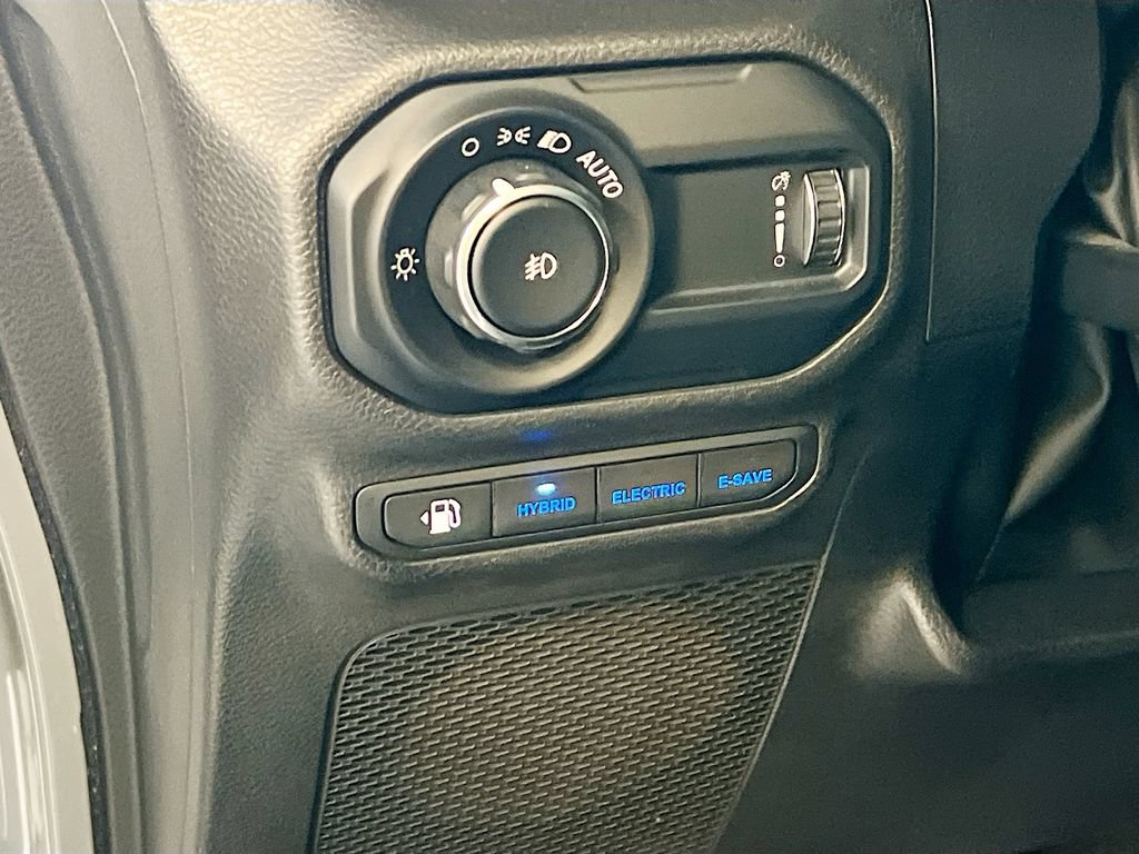 Used 2023 Jeep Wrangler Unlimited Sahara AWD/4WD image 10