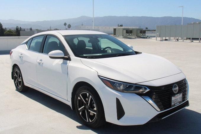 Used 2025 Nissan Sentra SV FWD image 2