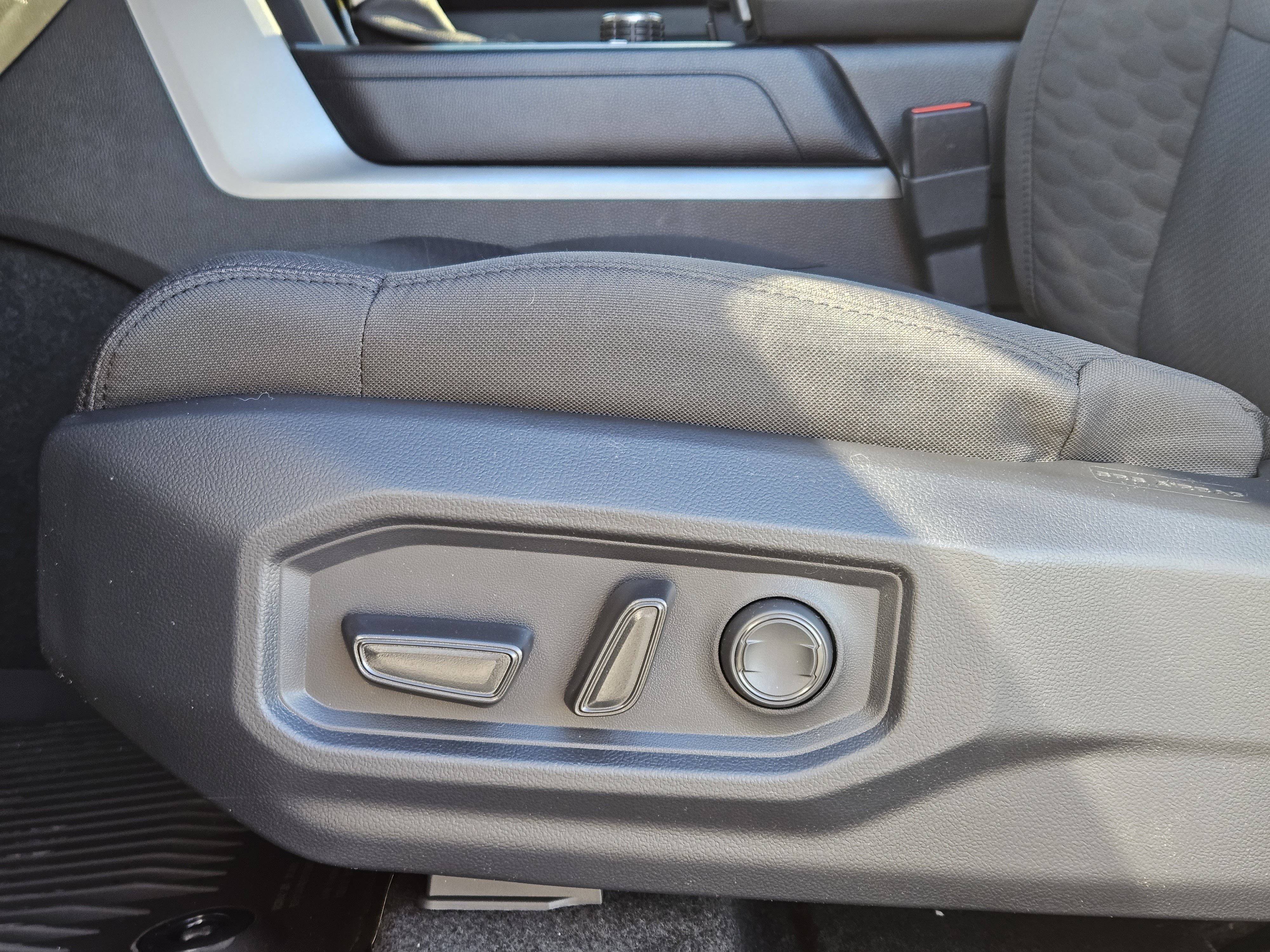 New 2026 Toyota Tundra SR5 w/ SR5 Convenience Package image 18