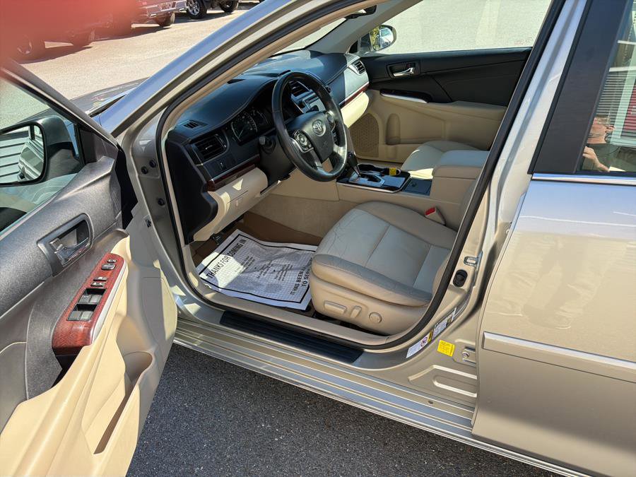 Used 2013 Toyota Camry L image 8