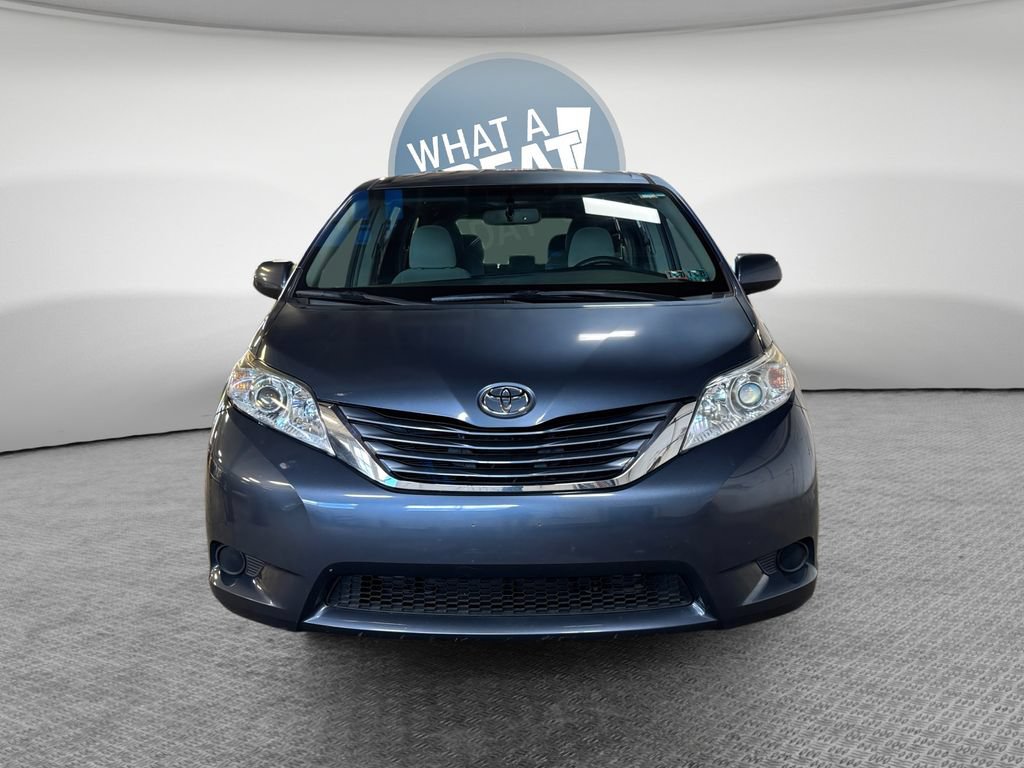 Used 2015 Toyota Sienna LE AWD/4WD image 9