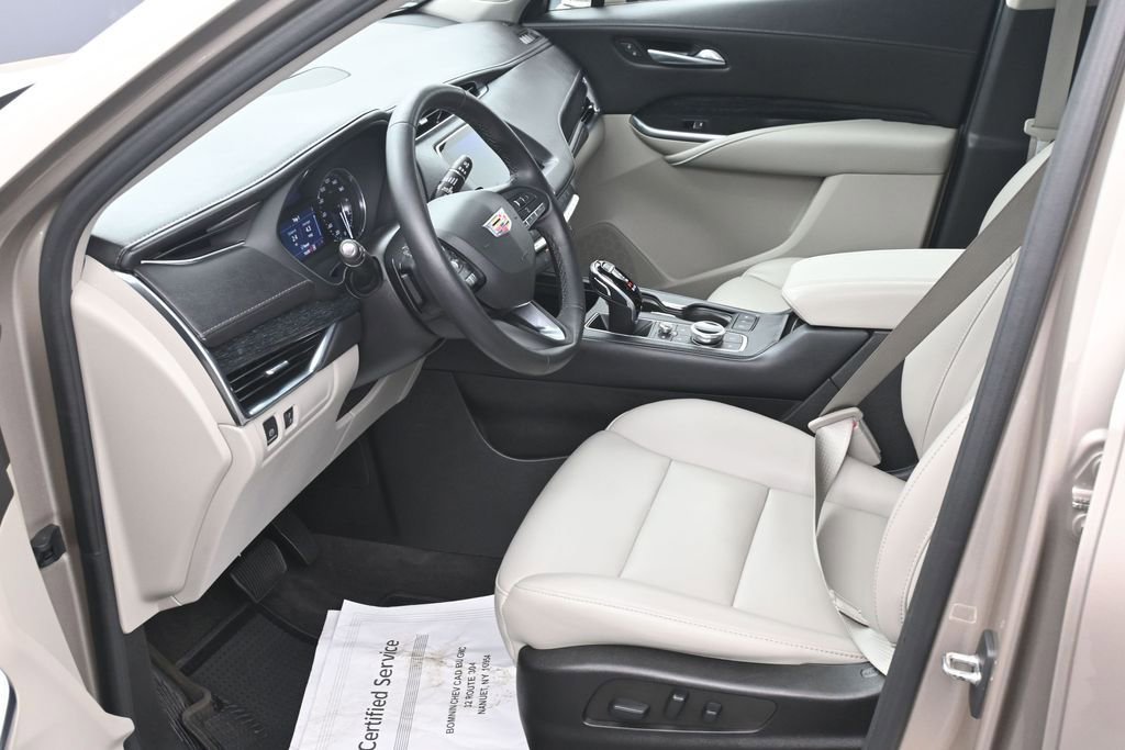 Used 2022 Cadillac XT4 Premium Luxury w/ Enhanced Visibility Package AWD/4WD image 10