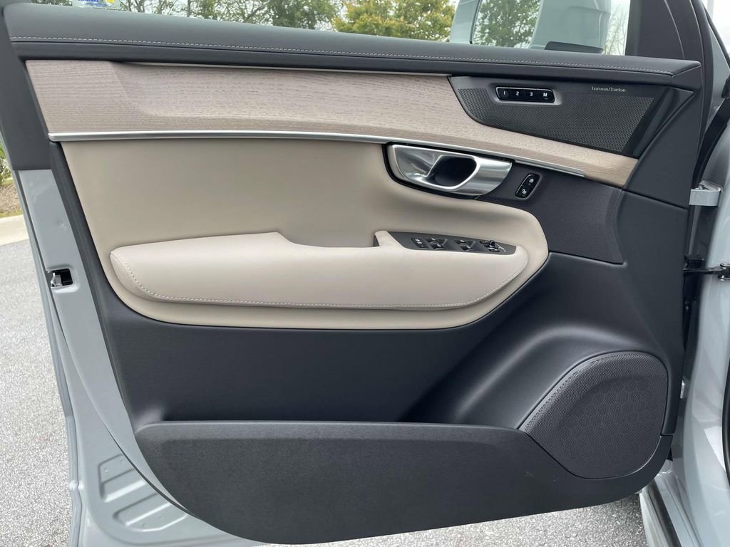 New 2026 Volvo XC90 B6 Plus w/ Protection Package Premier image 6