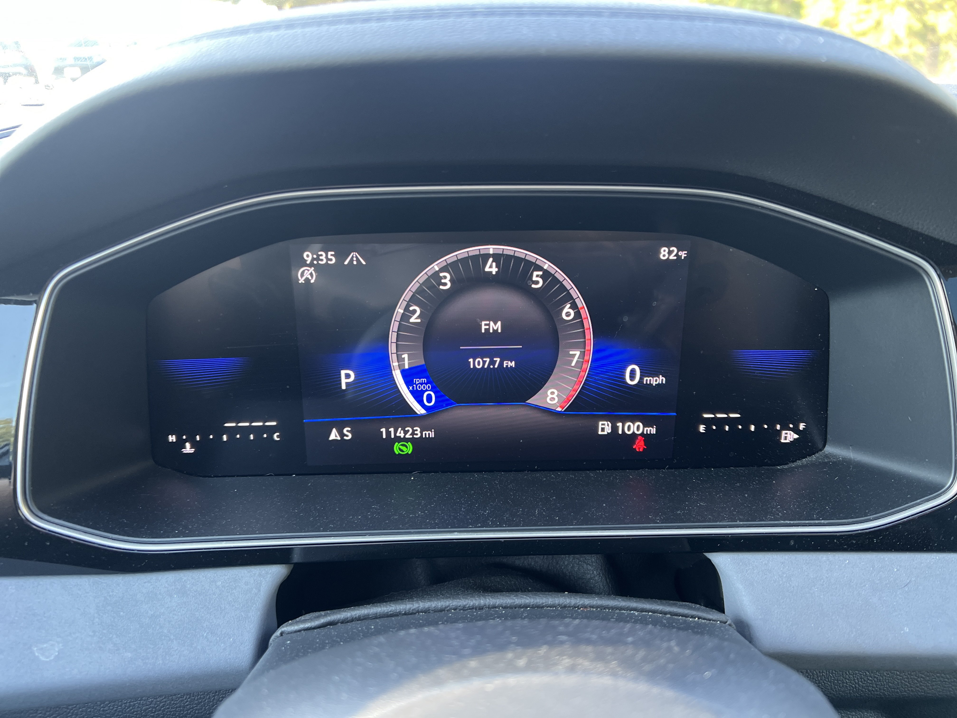 Certified 2025 Volkswagen Jetta SE w/ Sunroof Package FWD image 18