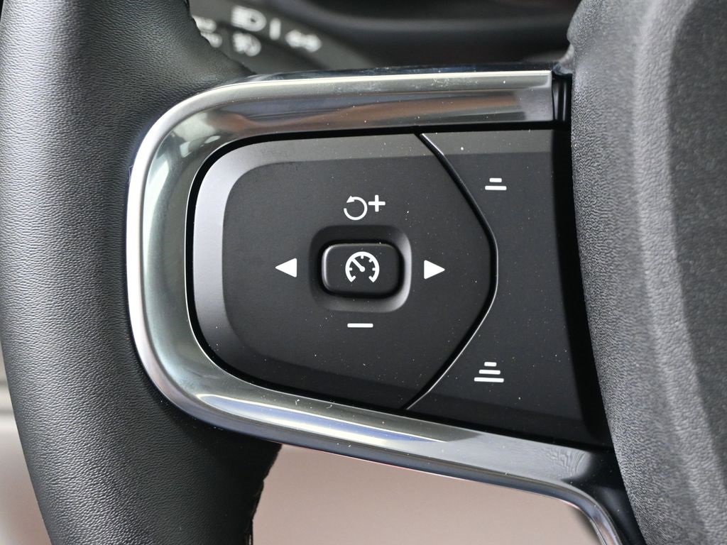 New 2026 Volvo XC40 B5 Ultra w/ Protection Package Premier image 31