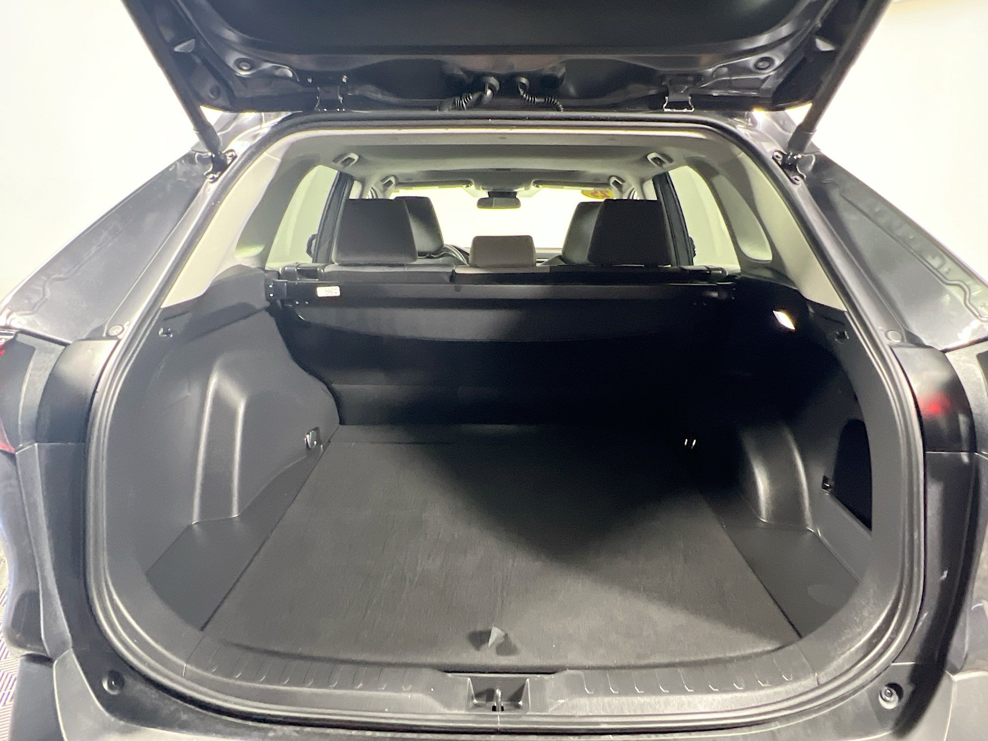 Used 2025 Toyota RAV4 XLE w/ Convenience Package FWD image 33