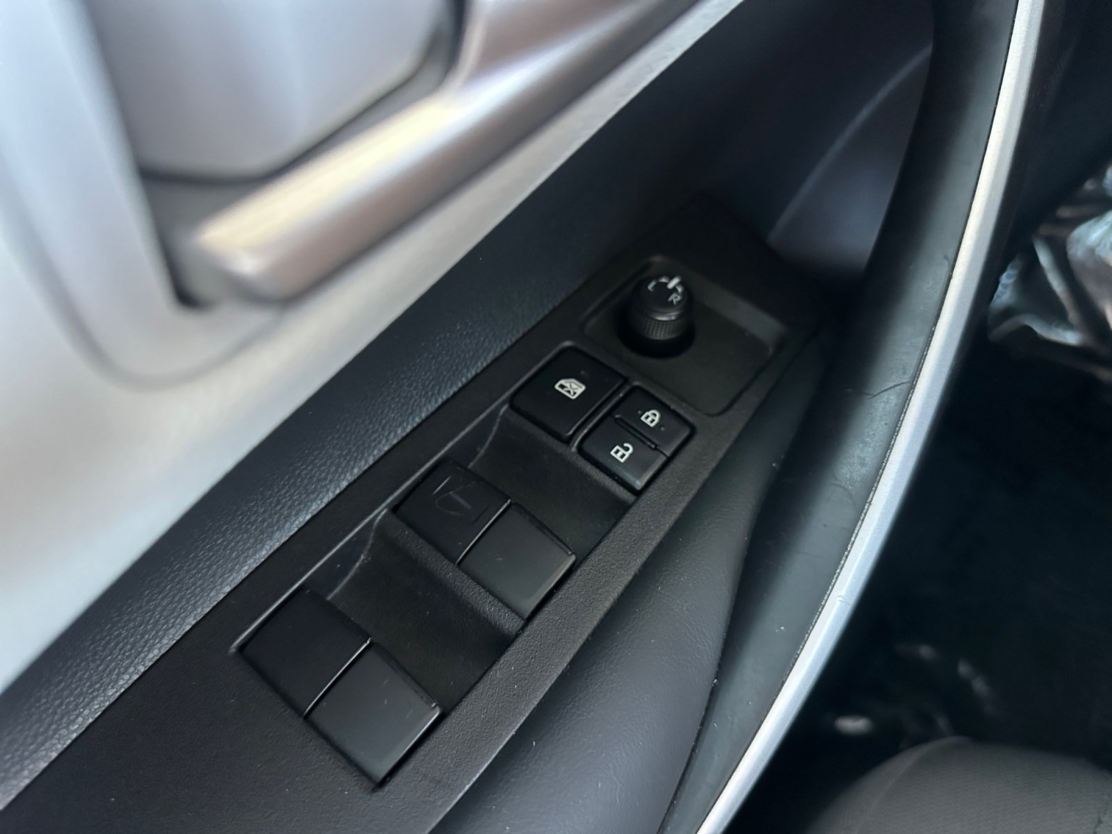 Used 2025 Toyota Corolla SE w/ Convenience Package FWD image 16