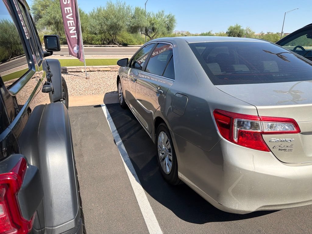 Used 2014 Toyota Camry LE FWD image 4