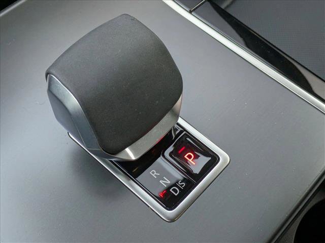 Certified 2025 Land Rover Range Rover Velar Dynamic SE image 12