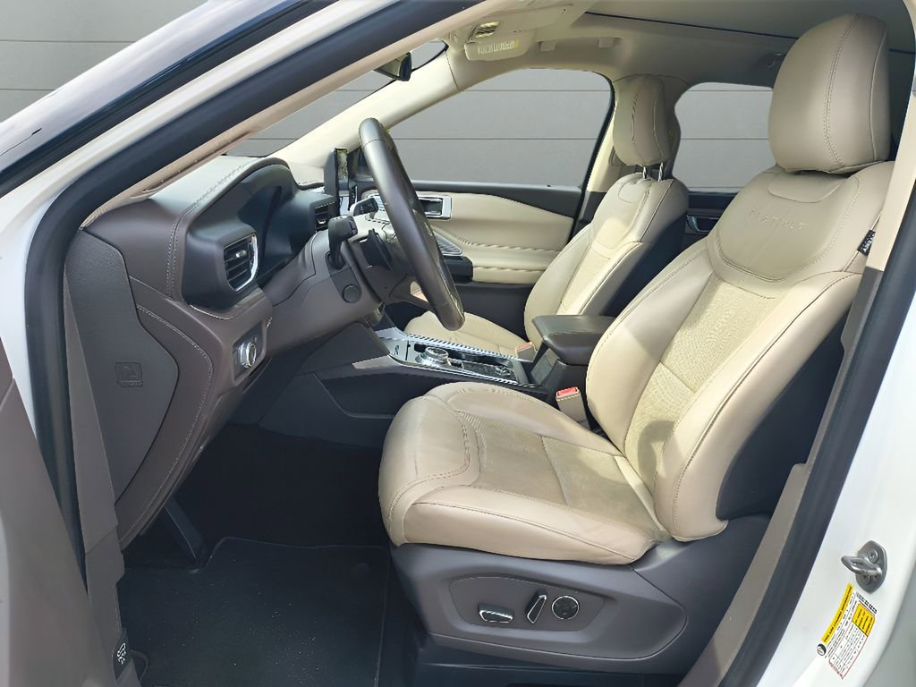 Used 2020 Ford Explorer Platinum w/ Premium Technology Package image 18