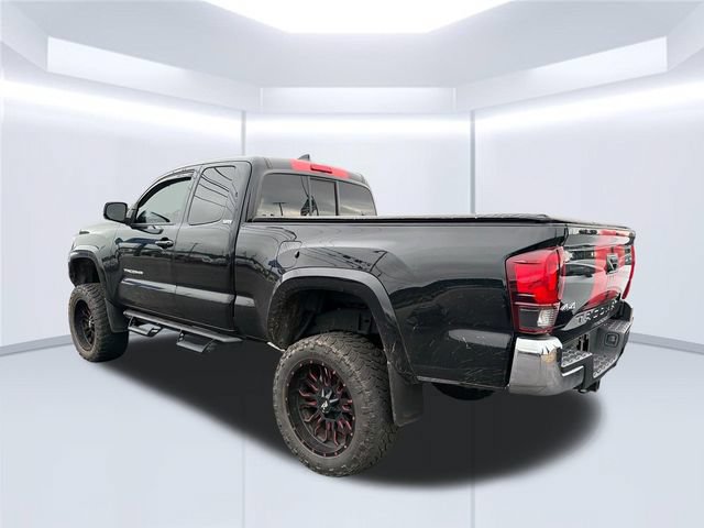 Used 2021 Toyota Tacoma SR5 w/ SR5 Appearance Package (SM) AWD/4WD image 3