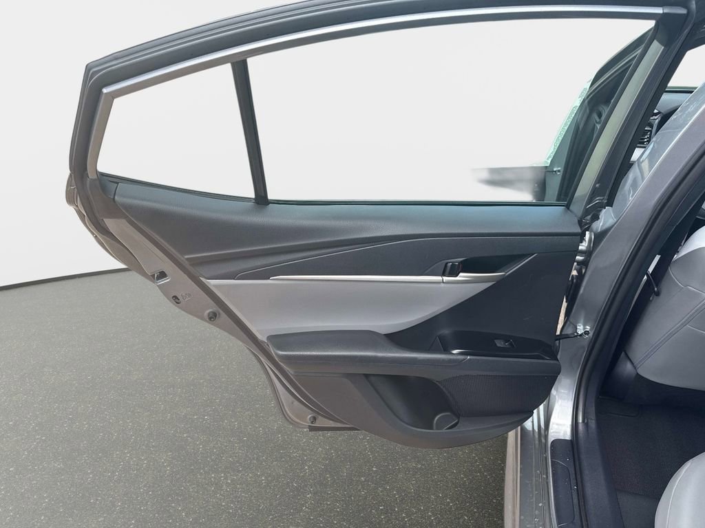 Used 2025 Toyota Camry SE FWD image 9