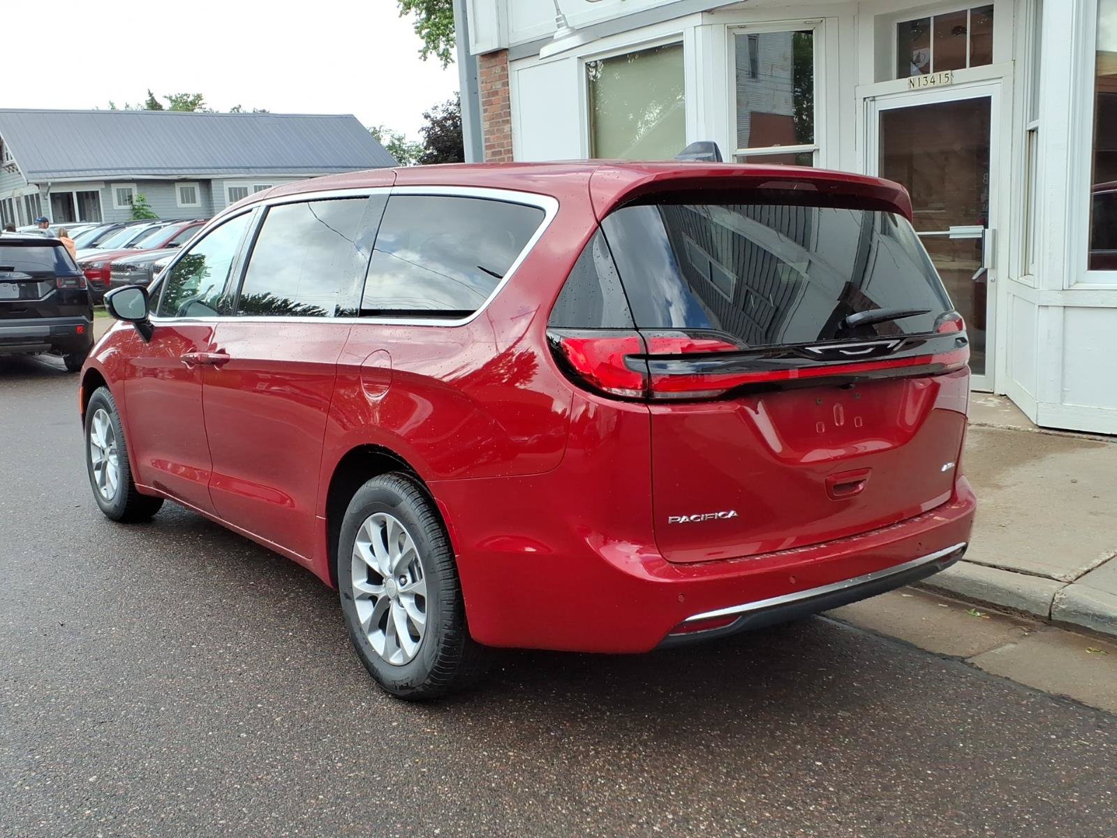 New 2027 Chrysler Pacifica Select AWD/4WD image 5