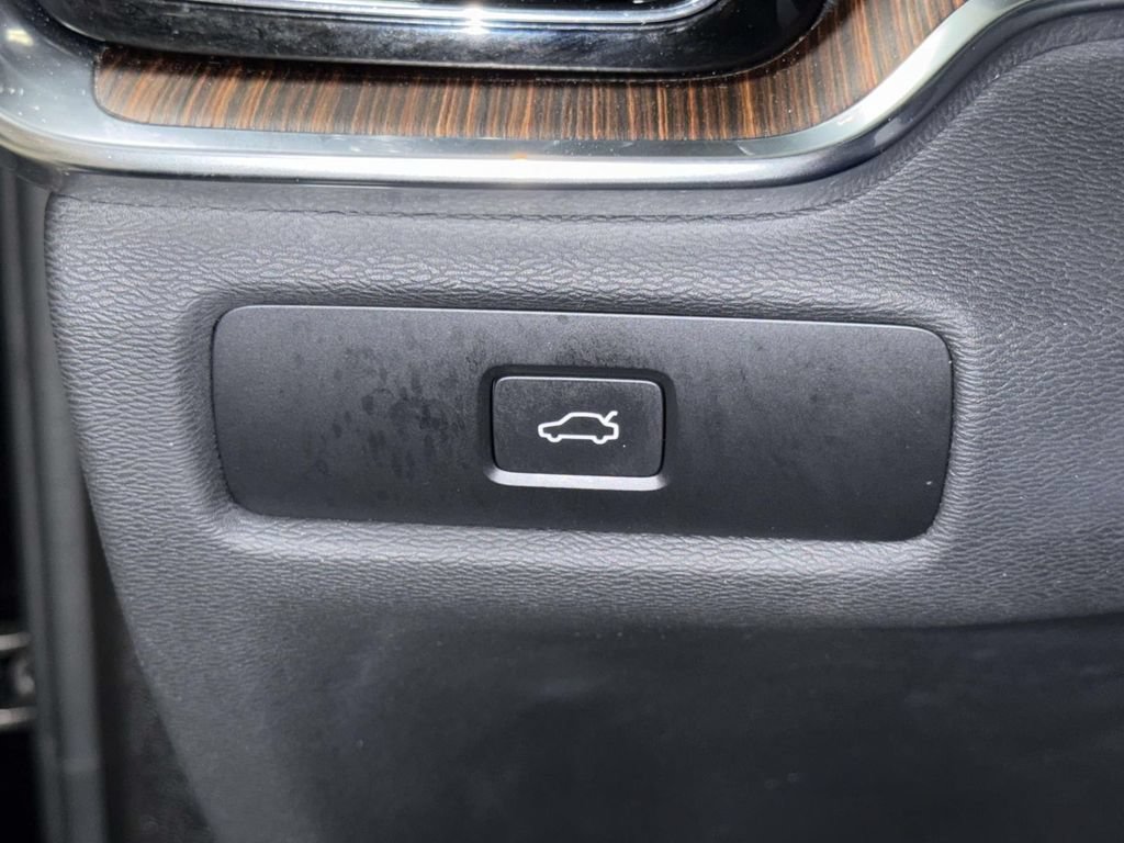 Used 2025 Volvo S60 B5 Plus AWD/4WD image 26