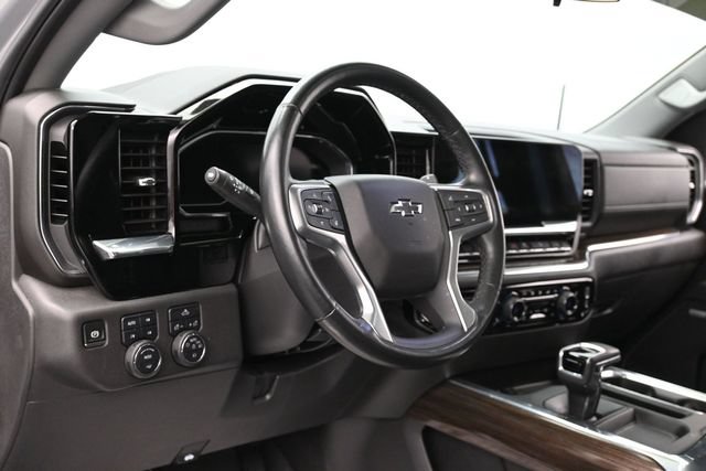 Used 2024 Chevrolet Silverado 1500 LT Trail Boss w/ Convenience Package II AWD/4WD image 15