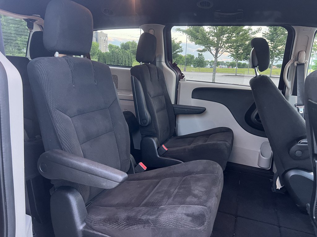 Used 2017 Dodge Grand Caravan SE FWD image 12