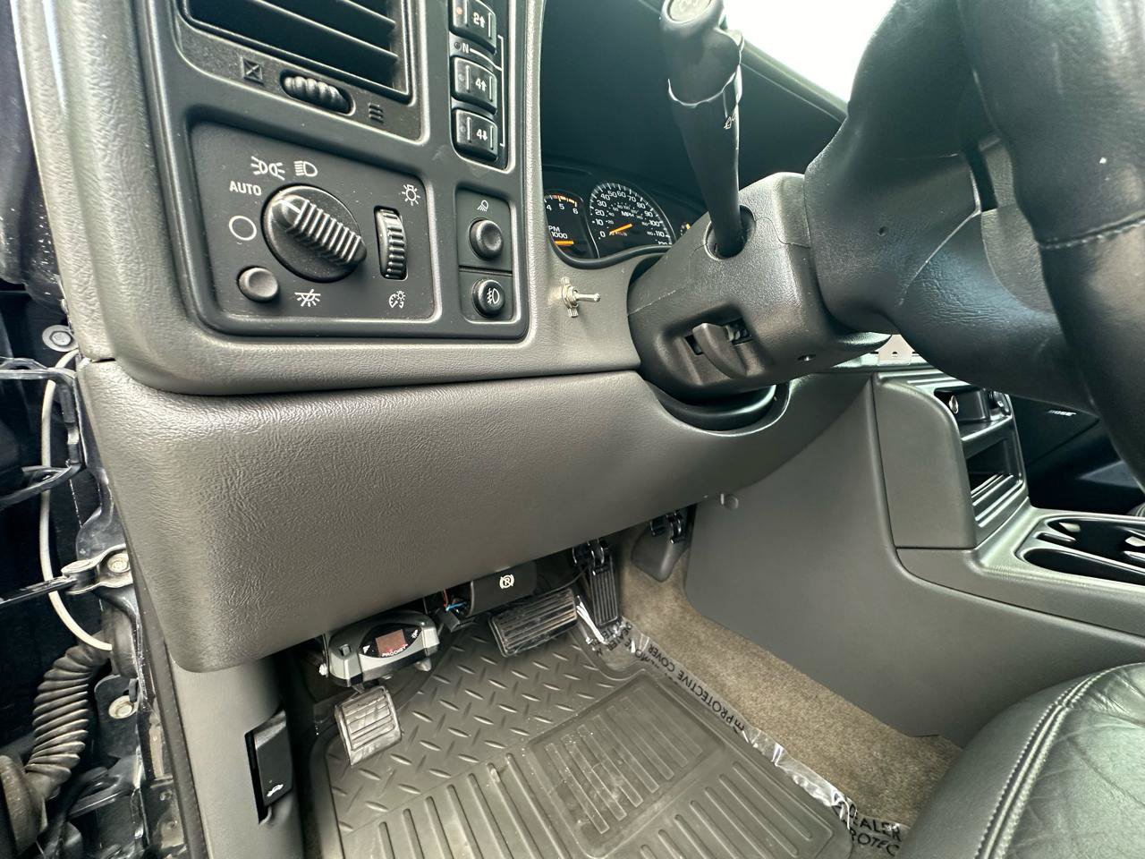 Used 2004 Chevrolet Silverado 2500 LT w/ Skid Plate Package AWD/4WD image 28