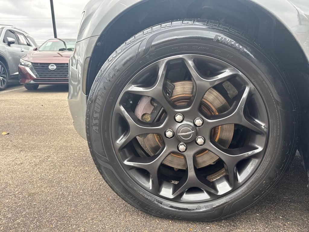 Used 2019 Chrysler 300 S image 28