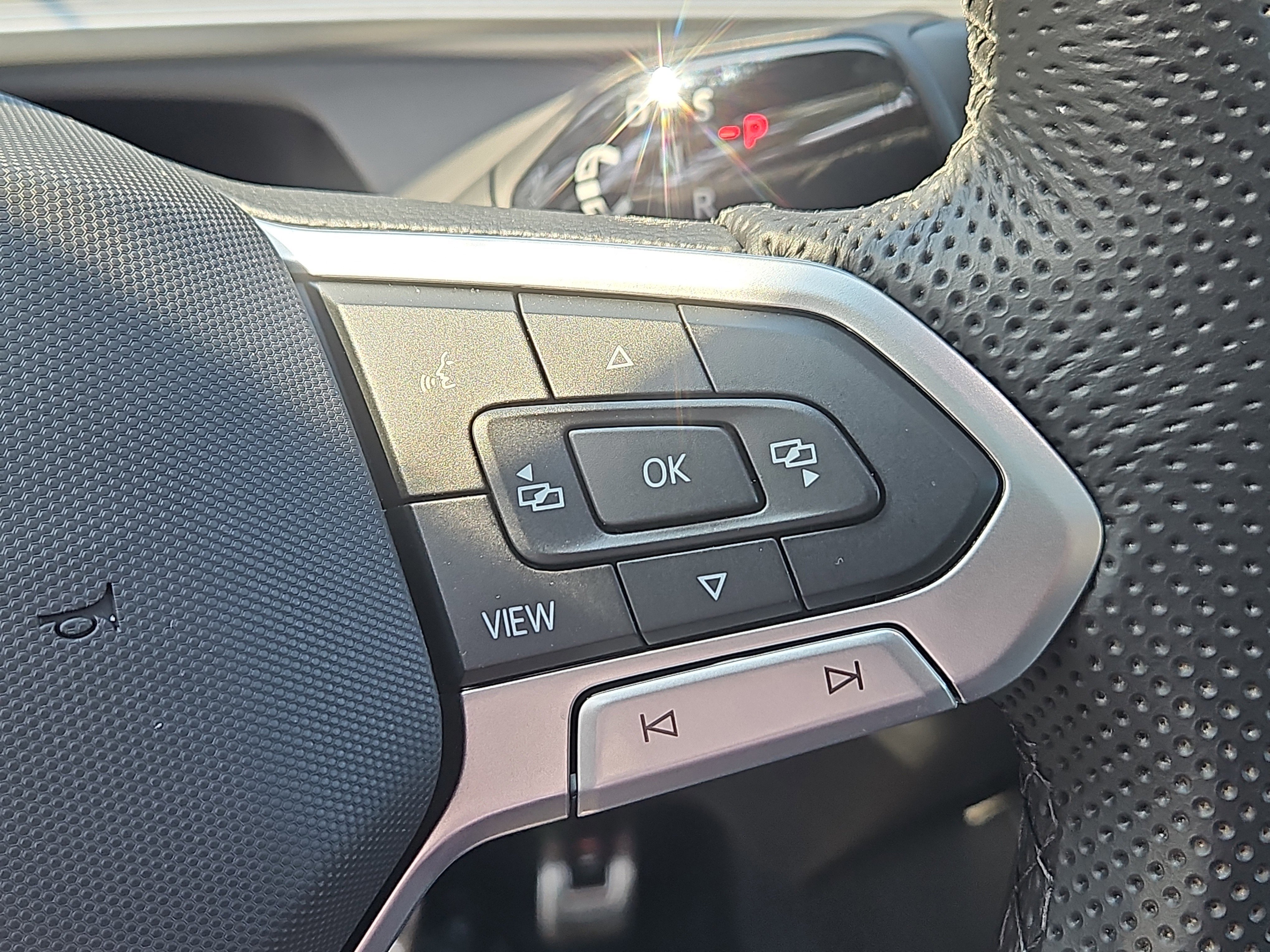 New 2026 Volkswagen Tiguan SE R-Line image 16