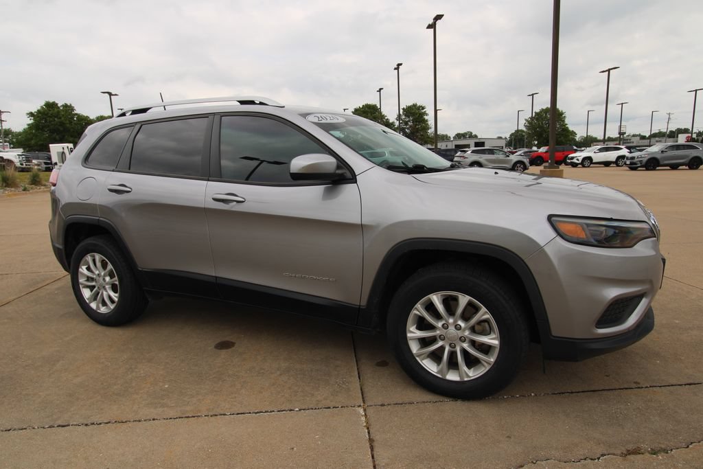 Used 2020 Jeep Cherokee Latitude w/ Cold Weather Group AWD/4WD image 3