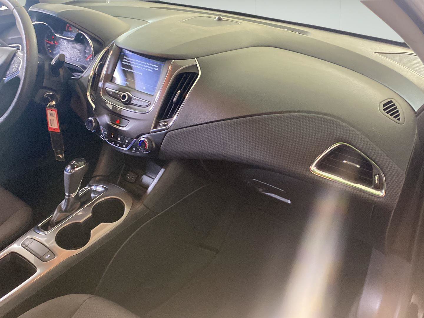 Used 2019 Chevrolet Cruze LT FWD image 34